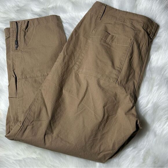 Eddie Bauer Tan Capris Lightweight Casual Wear - Picture 1 of 9